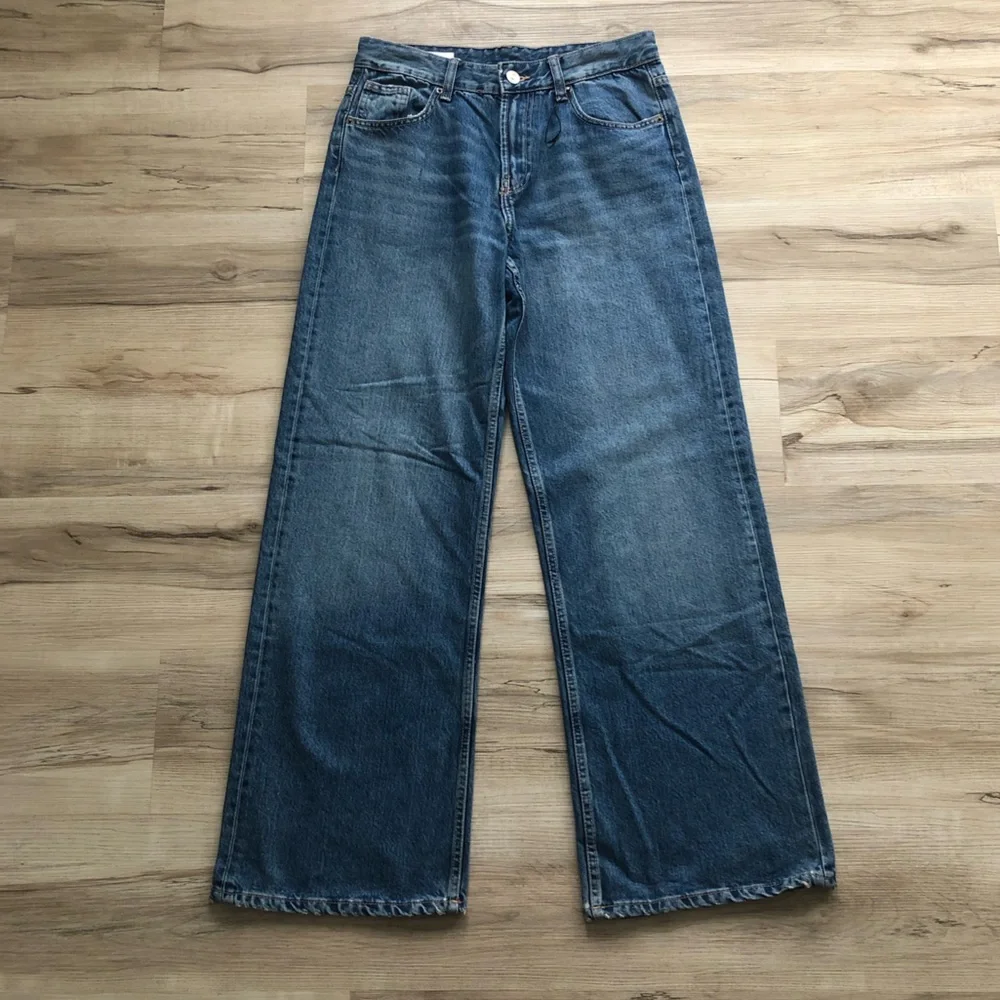 Zara Blue Flare & Wide Leg Denim Jeans Size 4 Cropped Fit Ankle - Picture 4 of 11